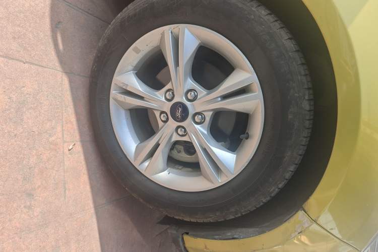 Used Ford Focus 2012 Hatchback 1.6L Automatic Fashion Edition Right Front Wheel Hub