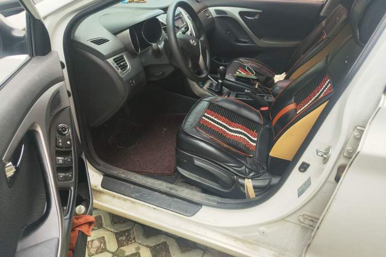 Used Hyundai Elantra (5th Generation / Langdong) 2012 1.6L Manual Leading Model
