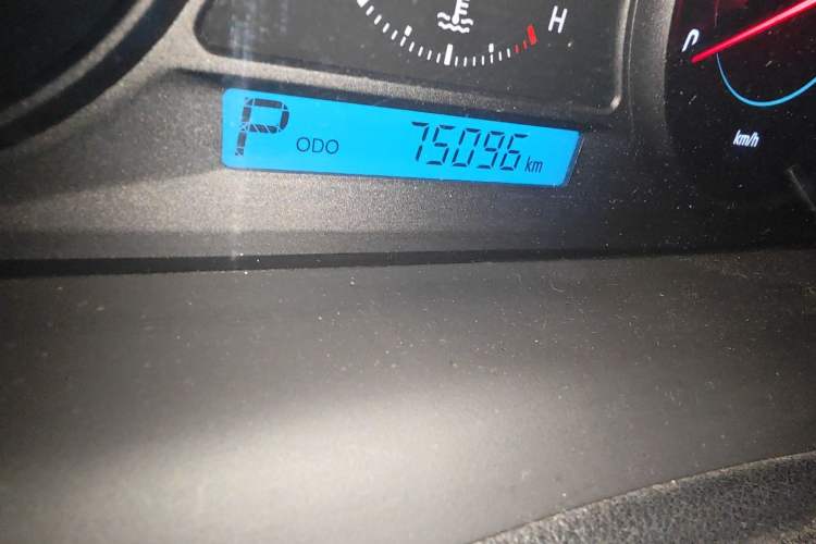 Used Chevrolet Captiva 2011 2.4 AT 7-Seater Luxury Edition
