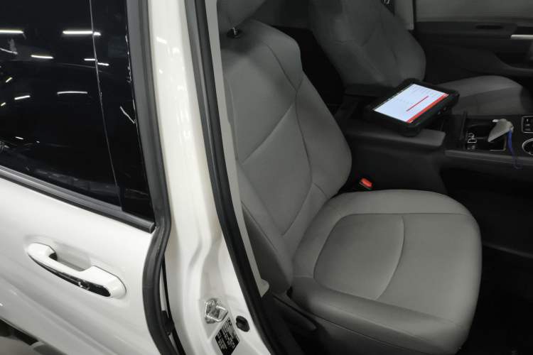 Used Toyota Granvia 2024 2.5L Hybrid Comfort Edition
