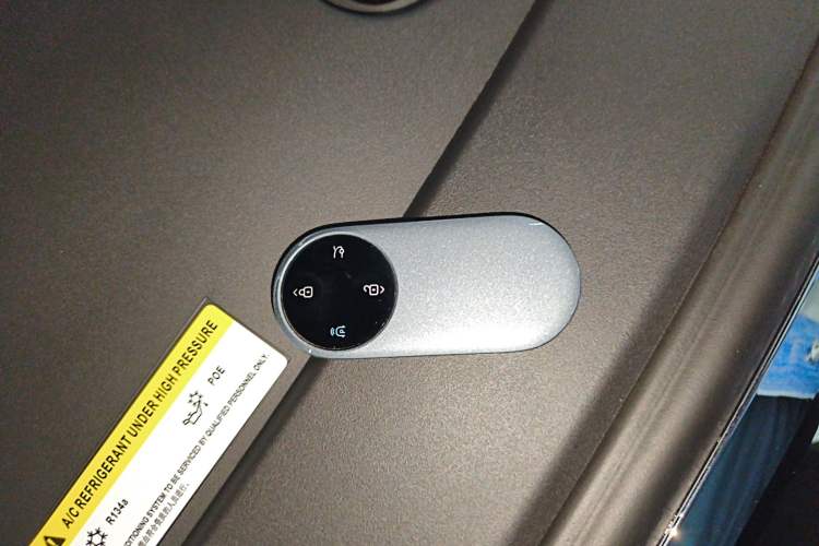 Used Hima AITO M8 2025 Extended-Range Ultra Version 53.4 kWh 6-Seater Edition
