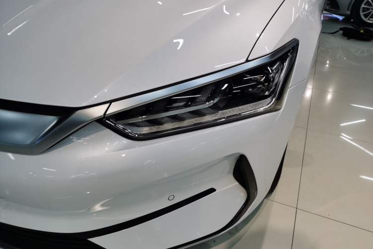 Used BYD Qin PLUS 2024 Honor Edition EV 420KM Beyond Model
