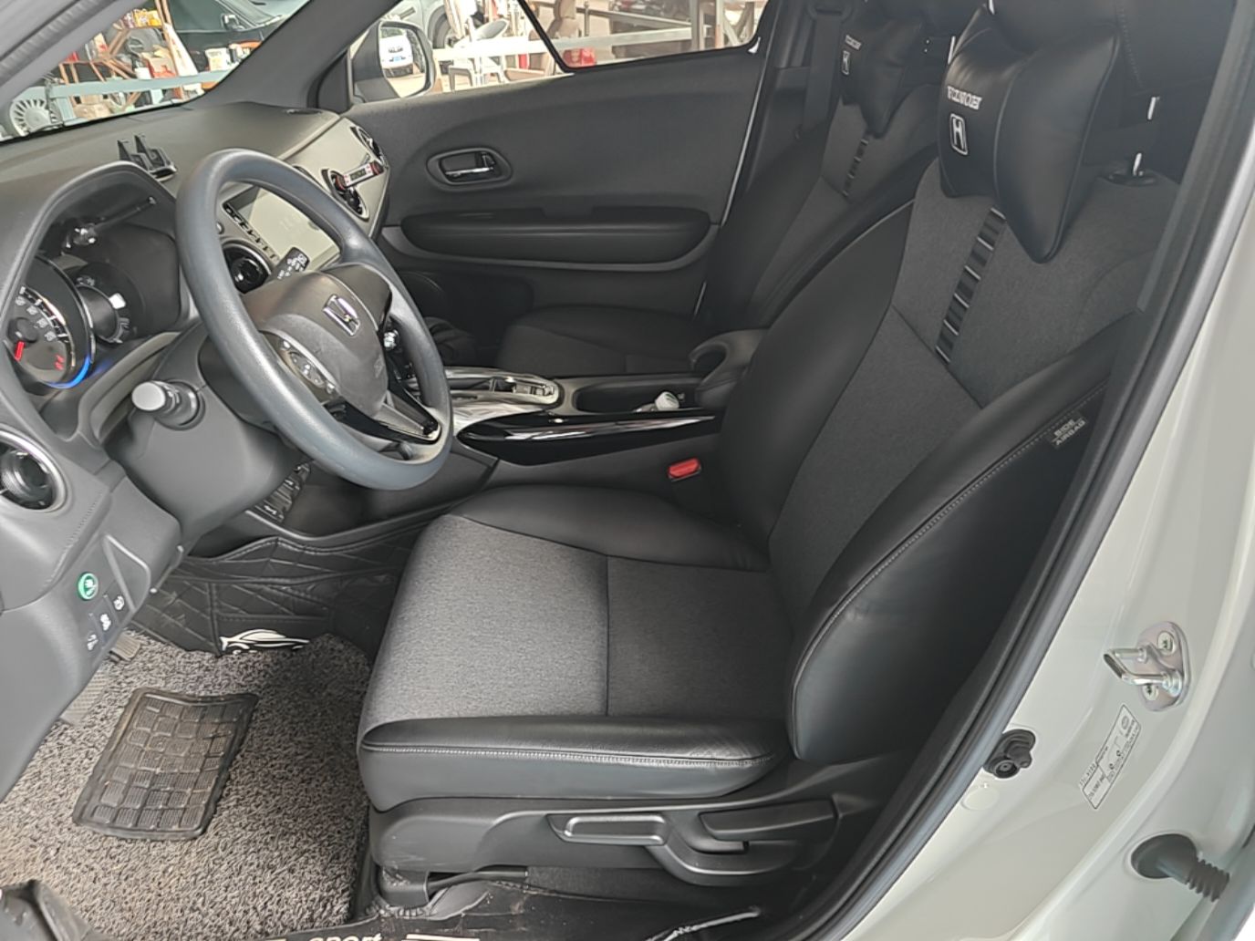 Vordere Reihe im Auto