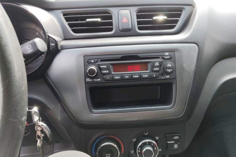 Used Kia K2 2012 Sedan 1.4L MT GLS Commemorative Edition Audio And AC Panel
