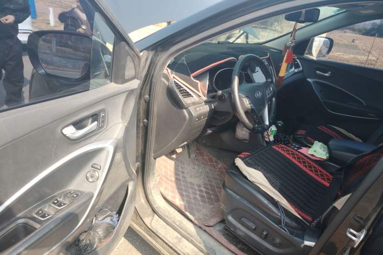 Used Hyundai Santa Fe 2013 Revised Version 2.4L Automatic All-Wheel Drive Luxury Trim