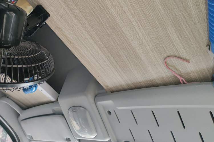 Used Dongfeng Yufeng 2021 2.0T Value Edition Van Long Wheelbase High Roof 3-Seater China VI Standard D20
