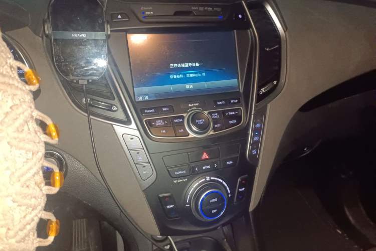 Used Hyundai Grand SantaFe 2013 3.0L 7-Seater 4x4 Flagship Edition Audio And AC Panel