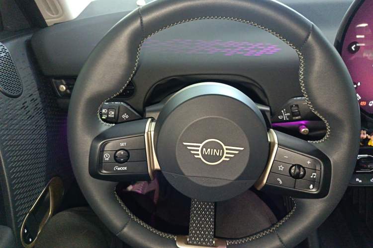 Used MINI Electric COOPER 2024 456km COOPER E Classic Edition
