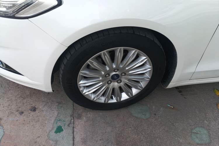 Used Ford Mondeo 2013 2.0L GTDi 200 Luxury Model Left Front Wheel Hub