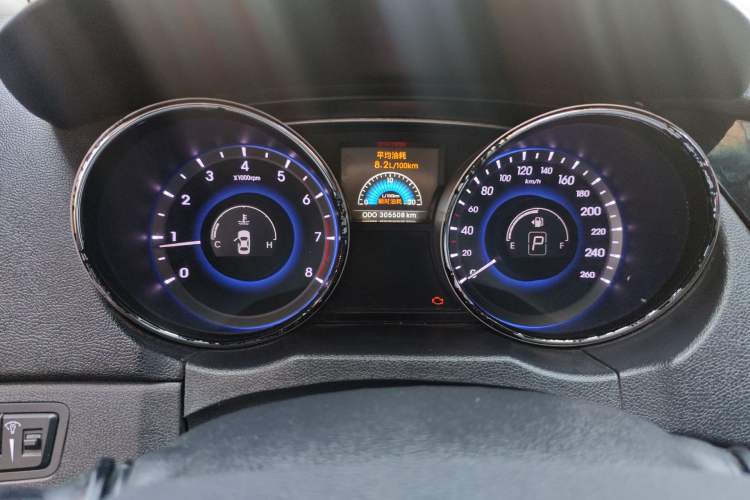 Used Hyundai Sonata 2011 2.0L Automatic Leading Edition Odometer Close Up