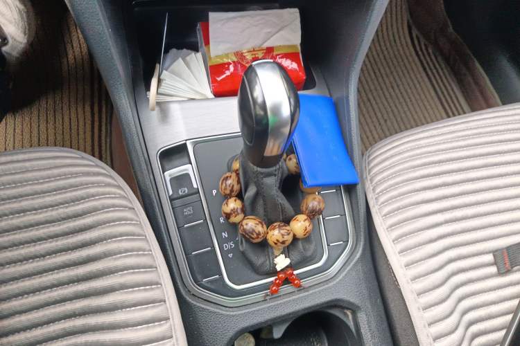 Used Volkswagen Golf Sportsvan 2016 1.6L Automatic Comfort Model Gear Lever