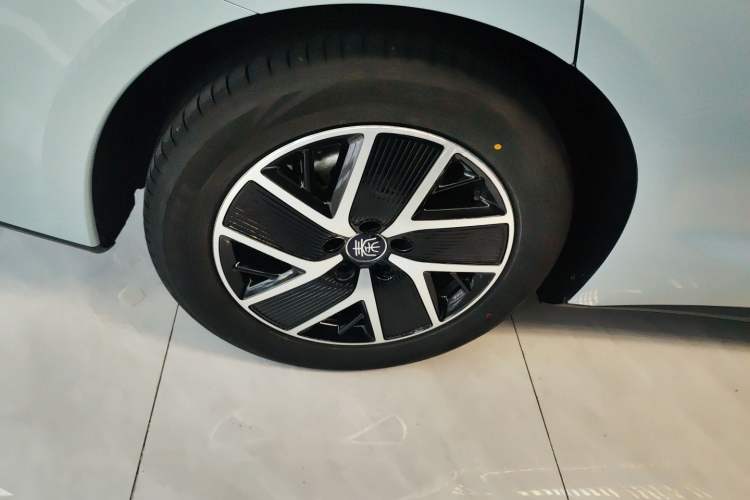 Used BYD Qin L 2024 DM-i 80KM Beyond Model Right Rear Wheel Hub