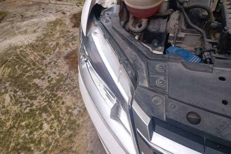 Used Volkswagen Santana 2013 1.6L Manual Comfort Edition Right Front Headlight