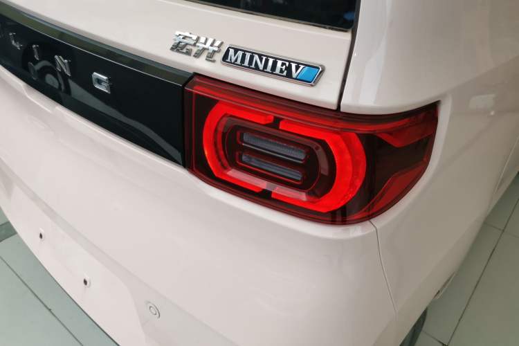 Used Wuling Hongguang MINIEV 2022 Macaron Premium Model – Lithium Iron Phosphate Right Rear Taillight