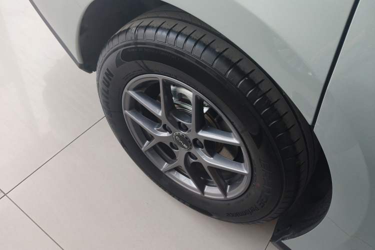 Used BYD Seal 06 New Energy 2025 DM-i Smart Drive 80KM Luxury Model Right Rear Wheel Hub