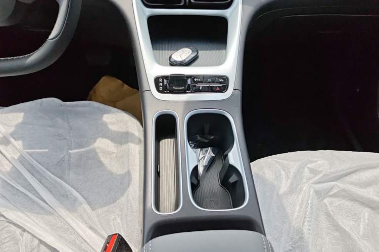 Used Geely Galaxy Geome 2026 Model 310km Youth Edition Gear Lever