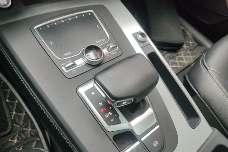 Used Audi Q5L 2020 Updated 40 TFSI Prestige Fashion Edition Gear Lever