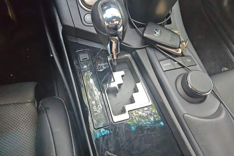 Used Lexus ES 2014 300h Elite Edition
