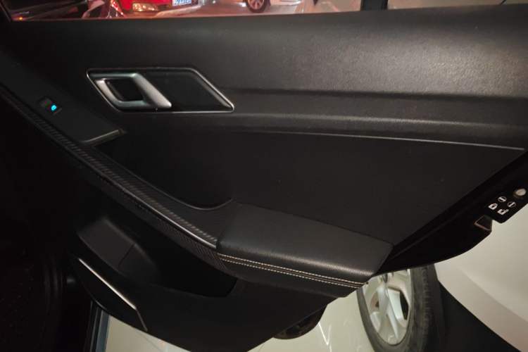 Used JMC Yusheng S330 2016 1.5L GTDi Automatic Two-Wheel Drive Flagship Edition Right Rear Door Interior