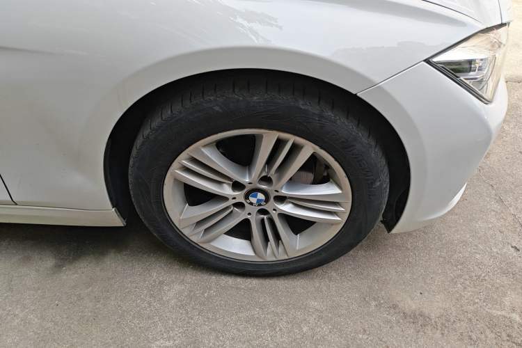 Used BMW 3 Series 2016 320Li Fashion Model Right Front Wheel Hub