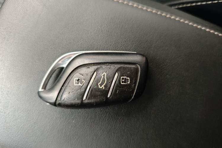 Used Roewe i5 2020 1.5L Automatic 4G Connect Luxury Flagship Edition Vehicle Key