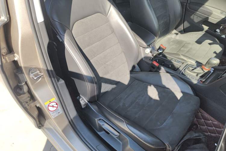 Used Volkswagen Golf 2015 1.4TSI Automatic Flagship Model Right Front Seat