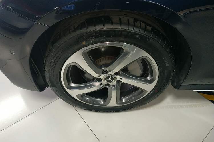 Used Mercedes-Benz E-Class 2019 Restyled E 300 L Sporty and Stylish Edition Left Front Wheel Hub