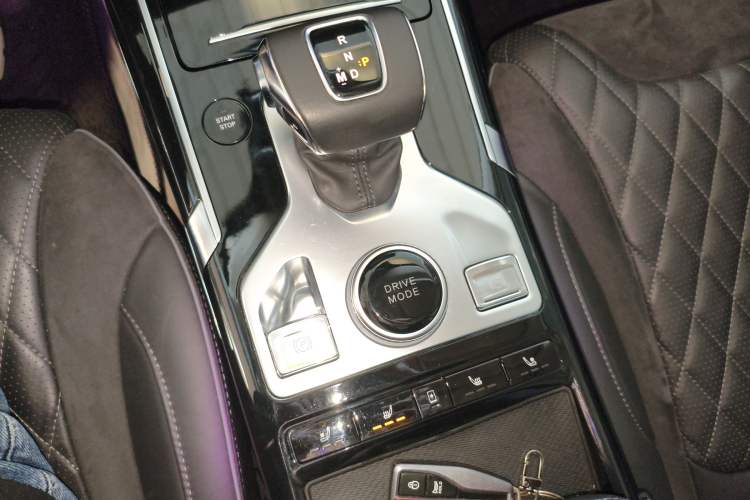 Used Hongqi HS5 2019 2.0T Smart Connect Flagship All-Wheel-Drive Version Gear Lever