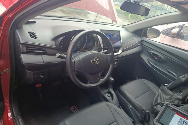 Used Toyota YARiS L Zhi Xuan 2016 Revised 1.5E CVT Charming Edition Center Console