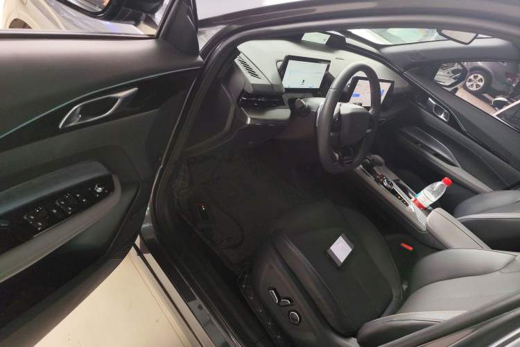 Used Oshan Z6 New Energy 2022 Facelift Blue Whale iDD 150KM Flagship PLUS Smart Parking Edition