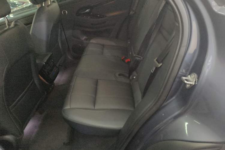 Used Land Rover Range Rover Evoque 2024 Aurora L 249 PS Prestige Light-Chasing Edition
