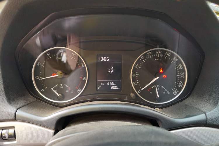 Used Skoda Octavia 2015 Classic Model 1.6L Manual Eado Version
