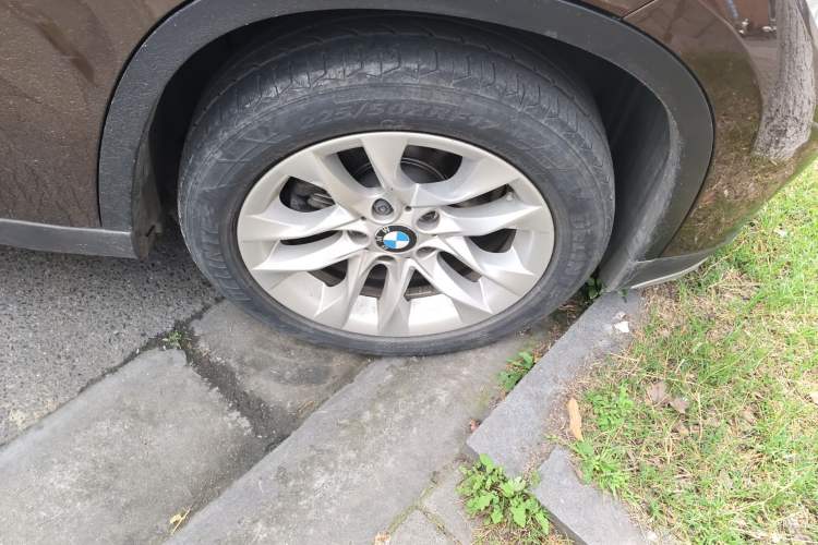 Used BMW X1 2014 sDrive18i Leading Model Right Front Wheel Hub