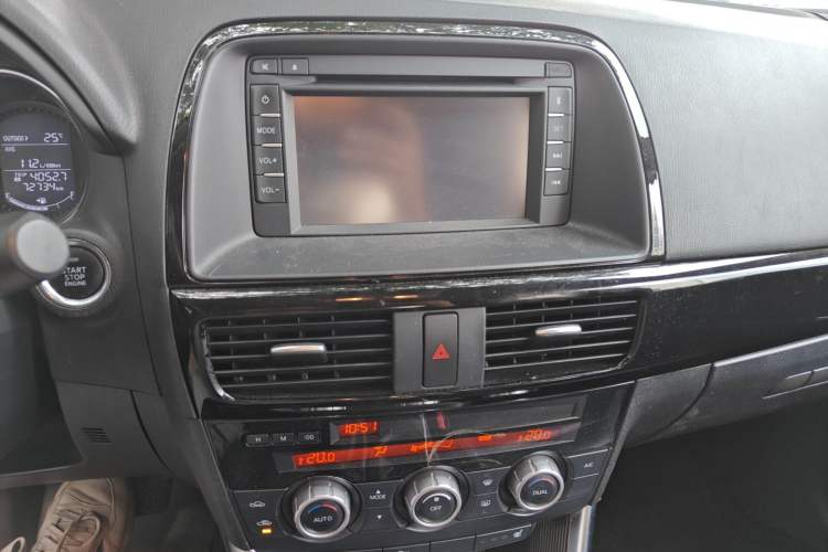 Used Mazda CX-5 2013 2.5L Automatic 4x4 Luxury Version Audio And AC Panel