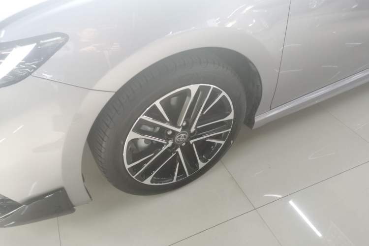 Used Toyota Camry 2026 Model Dual-Engine 2.0HSE Sport Lite Edition Left Front Wheel Hub