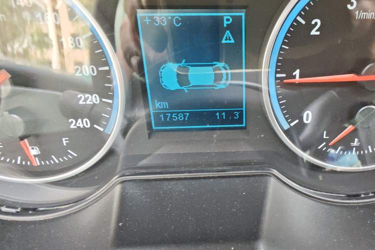 Used Brilliance H530 2017 1.6L Automatic Comfort Model Odometer Close Up