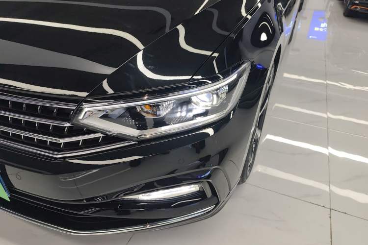 Used Volkswagen Magotan 2025 Zhongxiang Version 330TSI DSG Luxury Edition Left Front Headlight