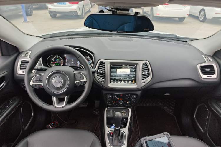 Used Jeep Compass 2017 200T Automatic Family Edition
