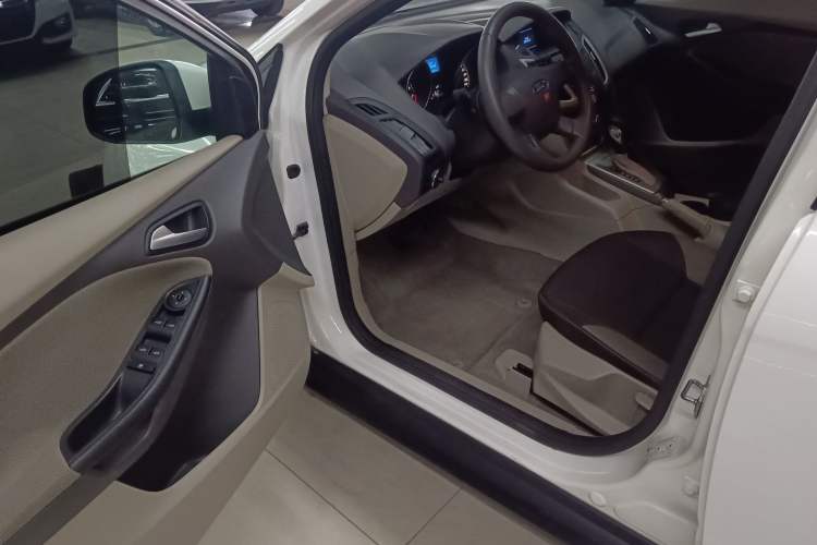 Used Ford Focus 2012 Sedan 1.6L Automatic Comfort Model