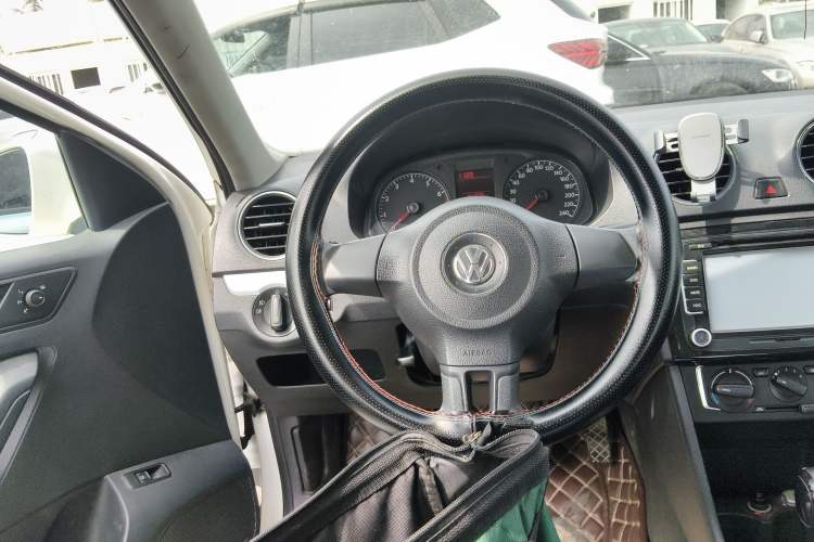 Used Volkswagen Jetta 2013 1.6L Automatic Comfort Model Steering Wheel