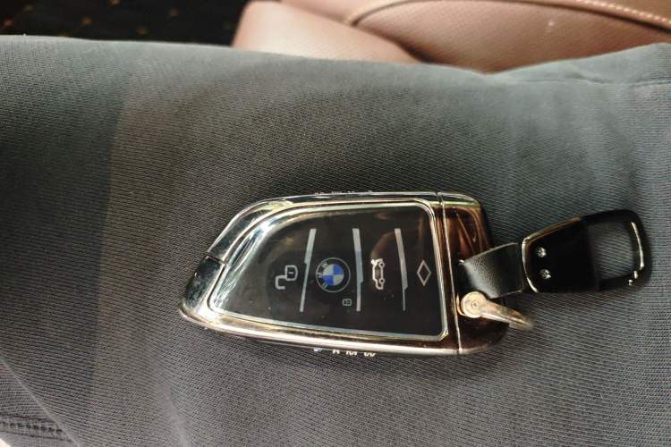 Used BMW X7 2021 xDrive40i Luxury Package with Leading Features Vehicle Key