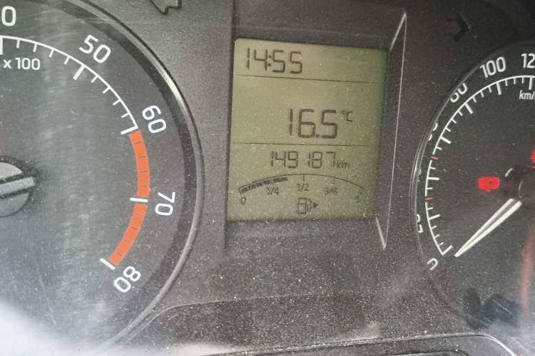 Used Skoda Rapid 2016 1.6L Manual Front-Wheel-Drive Version Odometer Close Up