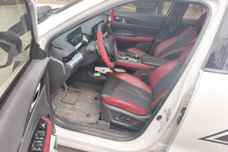 Used CHANGAN OSHAN Z6 2023 Blue Whale 2.0T Automatic Zhiyuan Model
