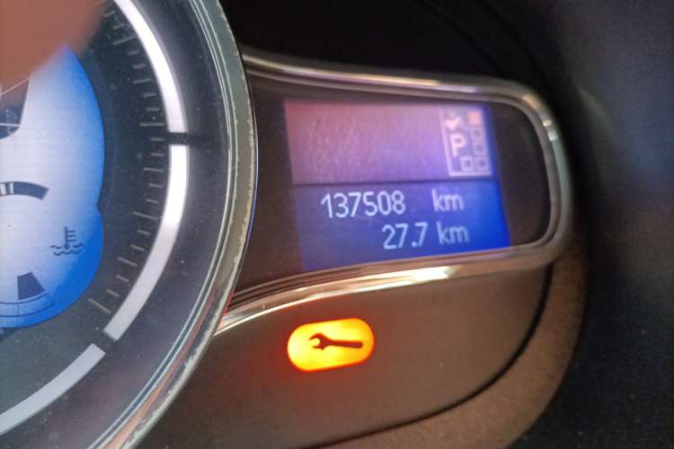 Used Renault Fluence 2015 2.0L Fashion Edition Odometer Close Up