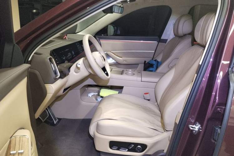 Used Hima AITO M8 2025 Extended-Range Ultra Version 53.4 kWh 6-Seater Edition Left Front Seat