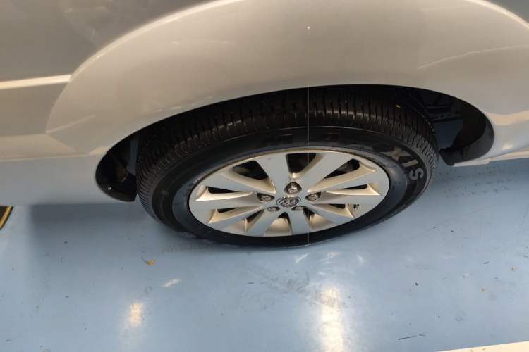 Used Buick GL8 2014 2.4L Classic Edition Exterior 5