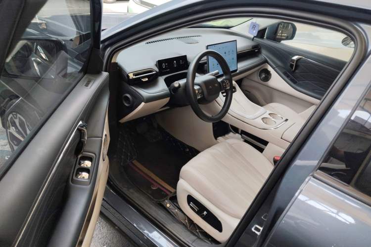 Used AION V 2024 Aion Tyrannosaurus 650 LiDAR Edition Driver Seat