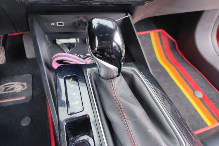 Used MG 5 2022 180 DVVT CVT Youth Luxury Edition Gear Lever