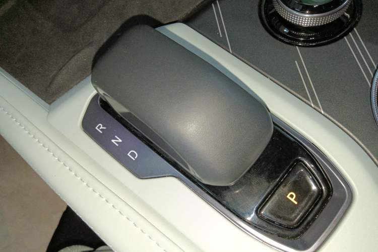 Used Zeekr 001 2025 WE Edition 95 kWh All-Wheel Drive Gear Lever