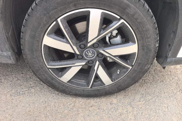 Used BYD Song Pro New Energy 2023 Champion Edition DM-i 71KM Navigation Model Right Front Wheel Hub